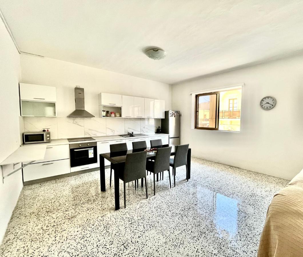 Camag Apartment - Very Close To Airport Birżebbuġa Eksteriør billede