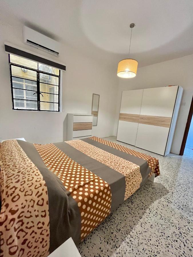 Camag Apartment - Very Close To Airport Birżebbuġa Eksteriør billede